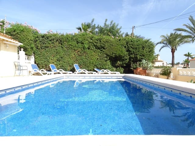 Chalet de 4 habitaciones en Calpe / Calp en venta con piscina - 490.000 € (Ref: 8582223)