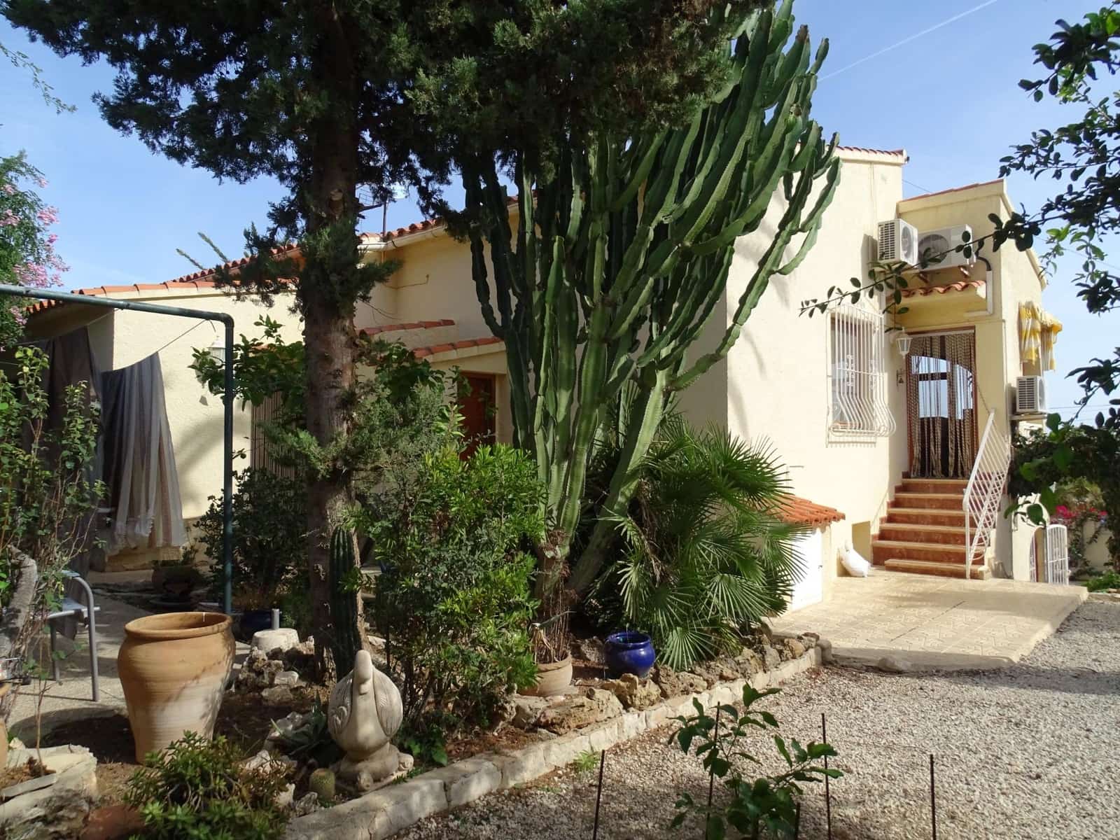 4 bedroom Villa for sale in Calpe / Calp with pool - € 490,000 (Ref: 8582223)