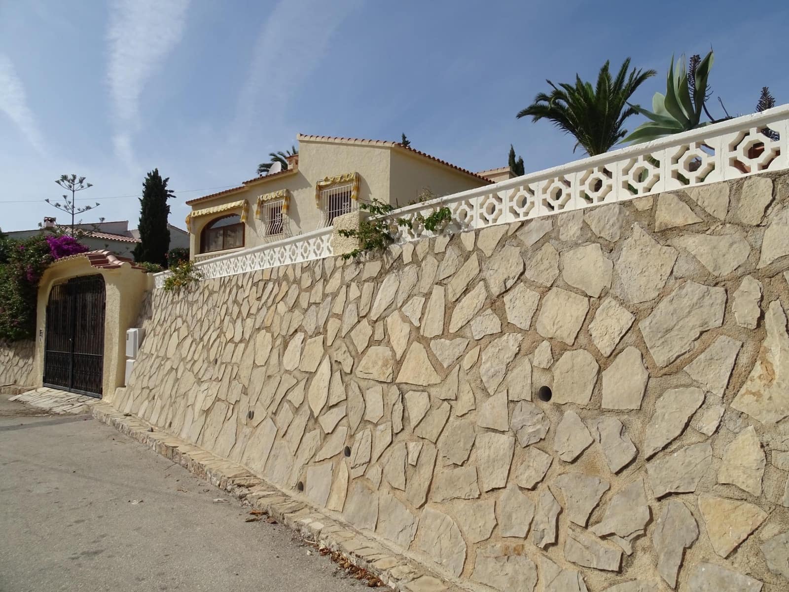 4 bedroom Villa for sale in Calpe / Calp with pool - € 490,000 (Ref: 8582223)