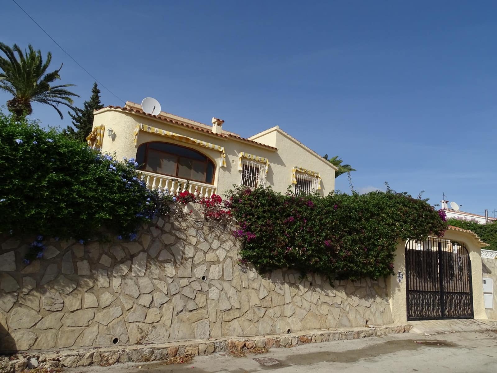 4 bedroom Villa for sale in Calpe / Calp with pool - € 490,000 (Ref: 8582223)