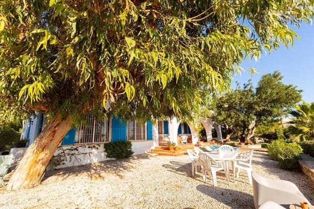 5 makuuhuone Huvila myytävänä paikassa Calpe / Calp mukana 
autotalli - 2 400 000 € (Ref: 8801864)