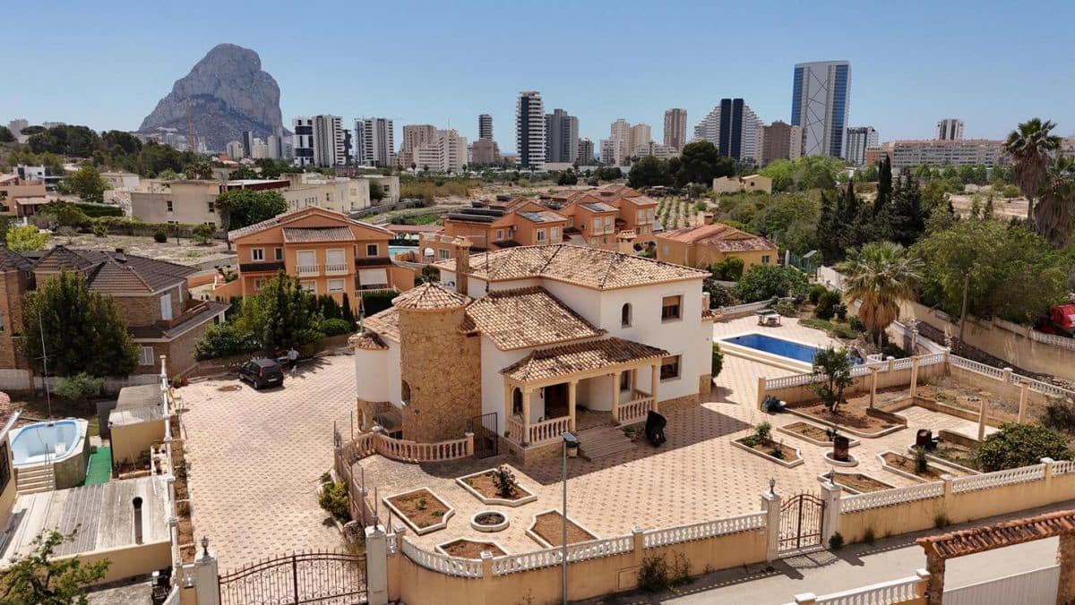6 soveværelse Villa til salg i Calpe / Calp - € 1.200.000 (Ref: 8801874)