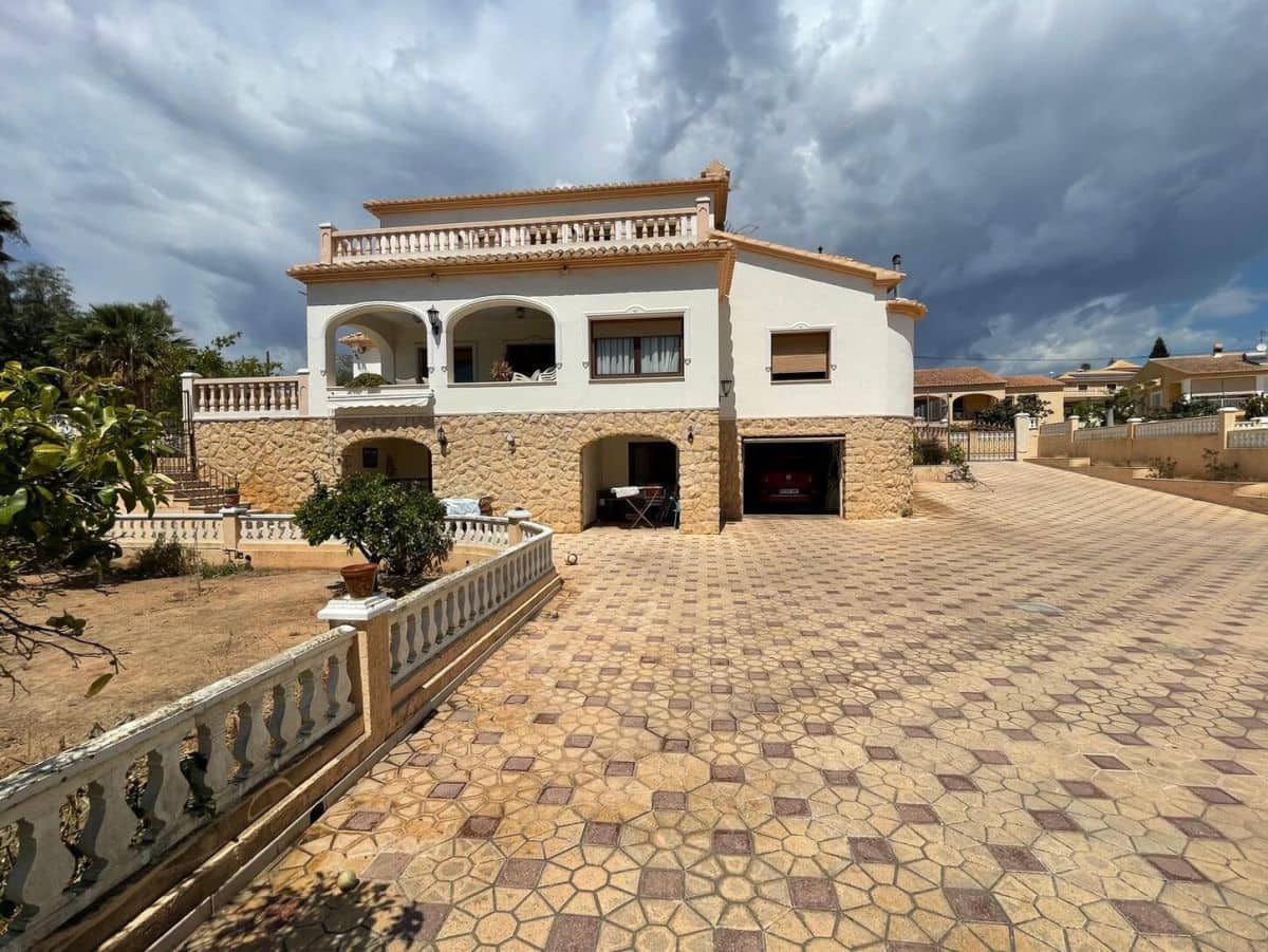 6 soveværelse Villa til salg i Calpe / Calp - € 1.200.000 (Ref: 8801874)