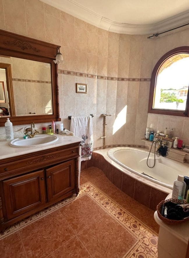 6 soveværelse Villa til salg i Calpe / Calp - € 1.200.000 (Ref: 8801874)