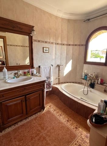 6 soveværelse Villa til salg i Calpe / Calp - € 1.200.000 (Ref: 8801874)