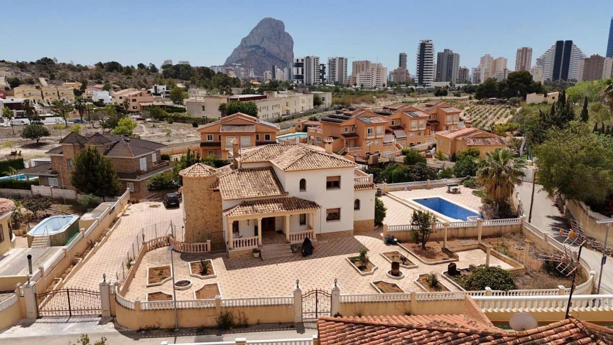 6 soveværelse Villa til salg i Calpe / Calp - € 1.200.000 (Ref: 8801874)