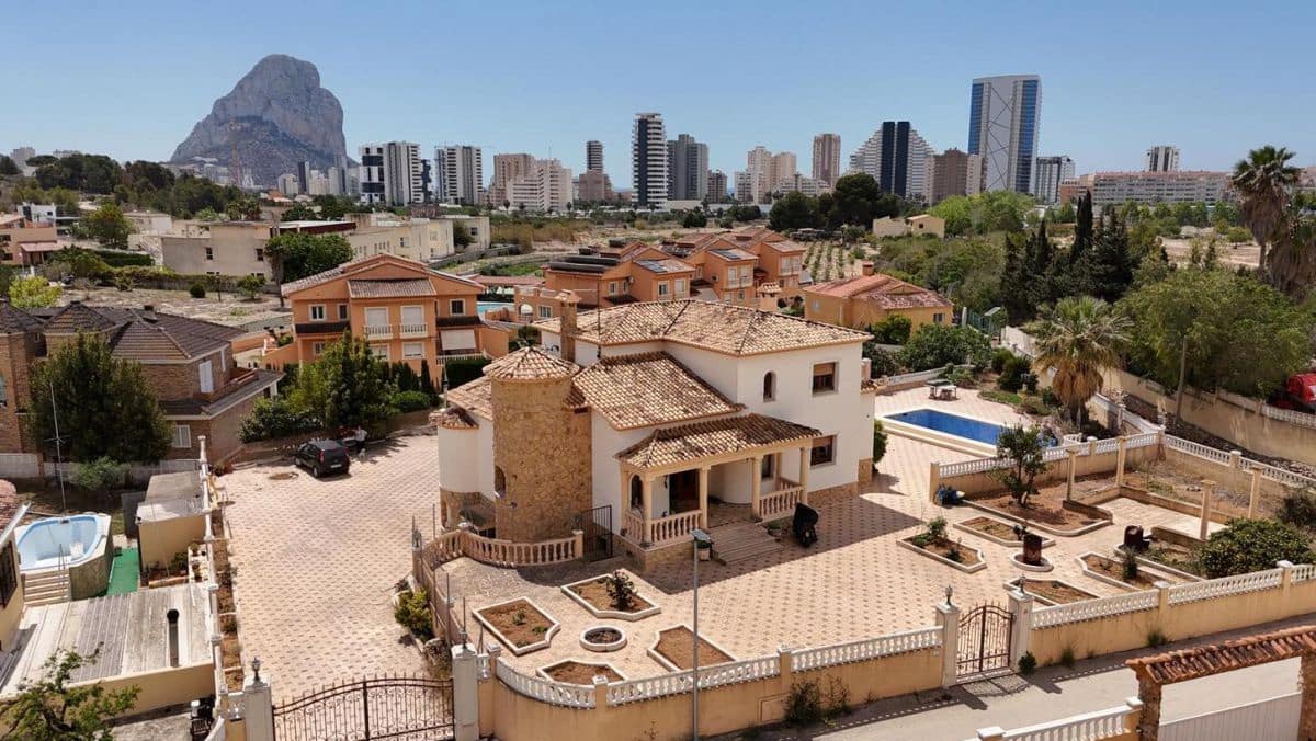 6 soveværelse Villa til salg i Calpe / Calp - € 1.200.000 (Ref: 8801874)