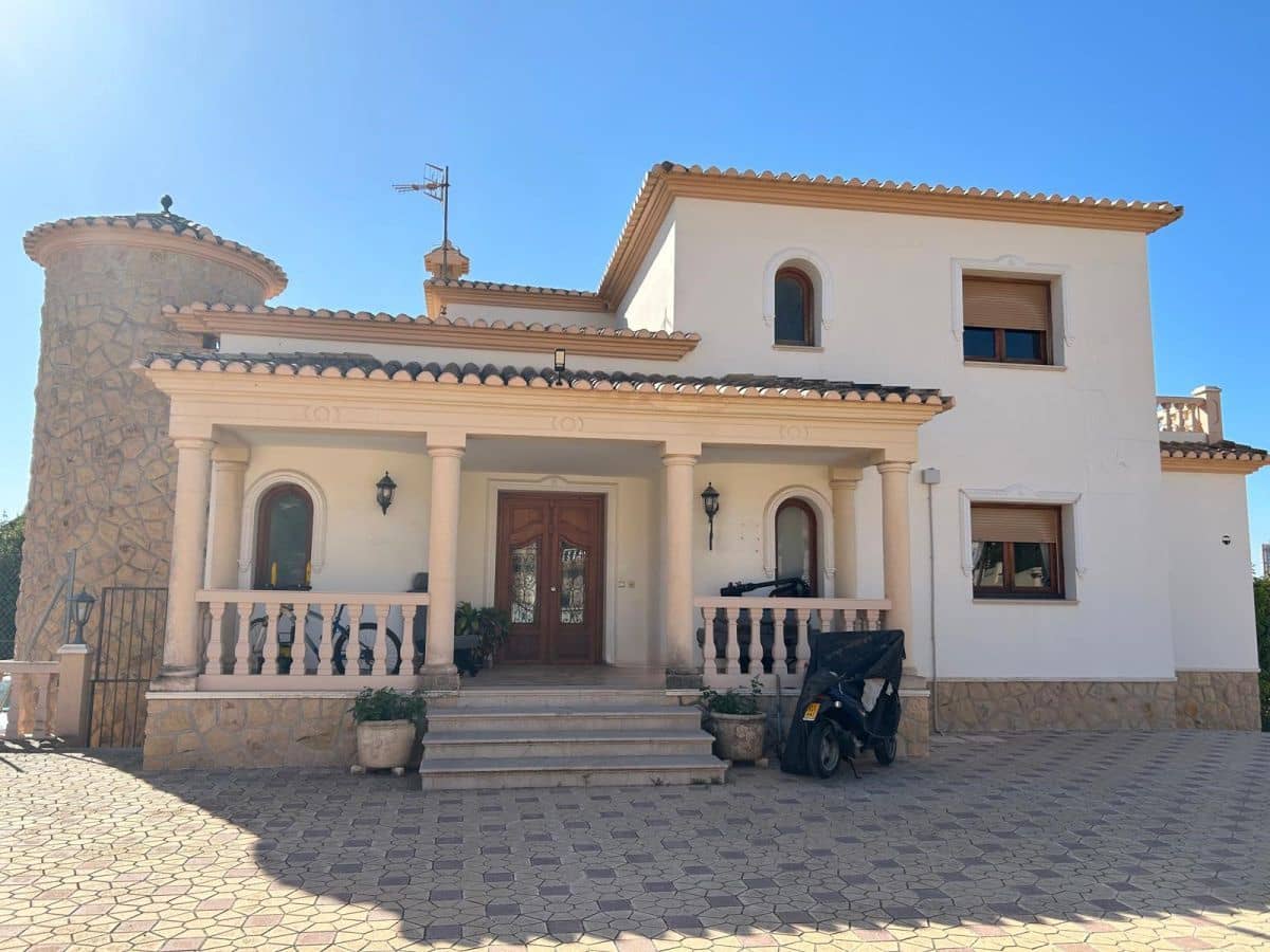 6 soveværelse Villa til salg i Calpe / Calp - € 1.200.000 (Ref: 8801874)