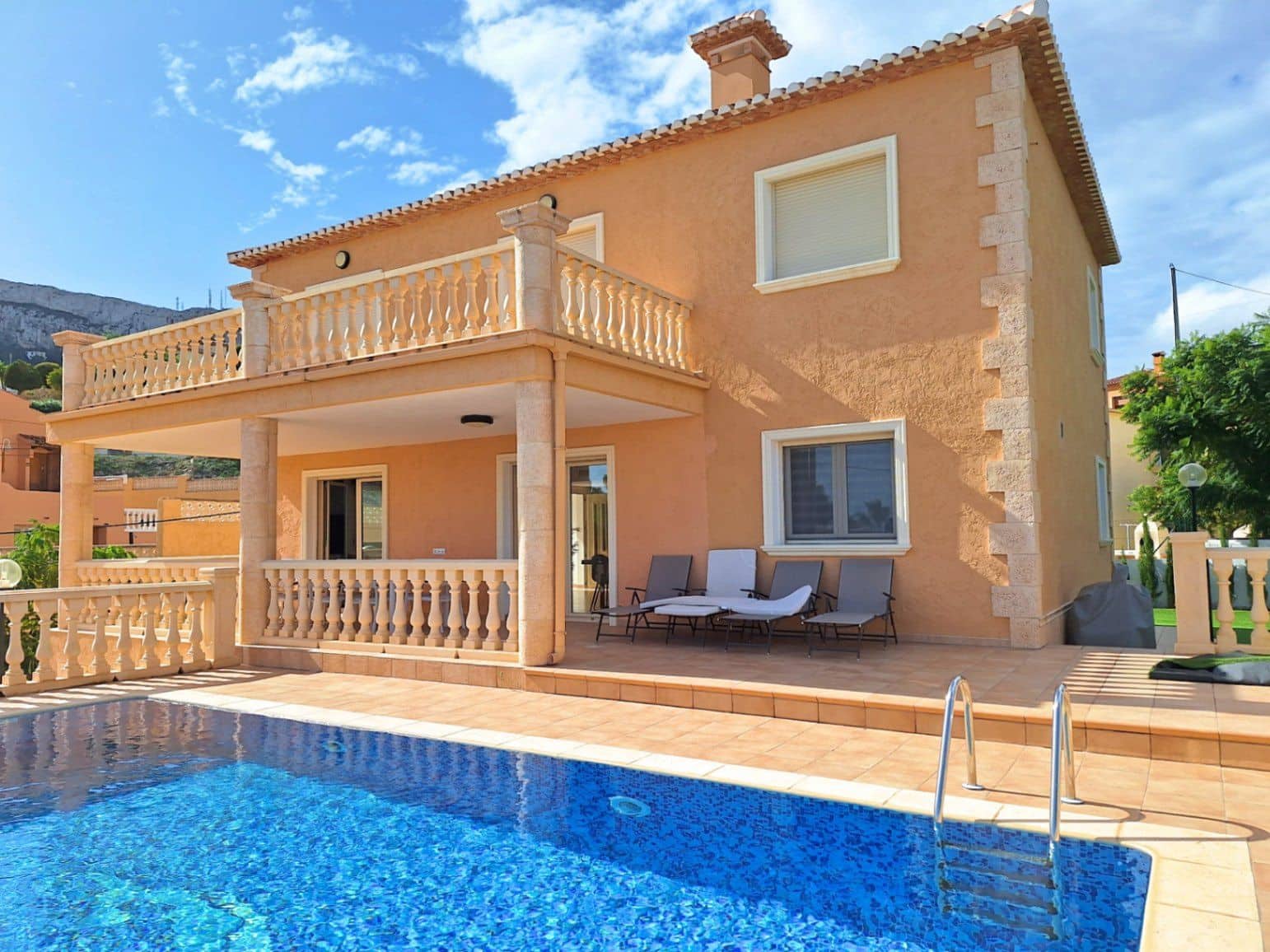 6 soverom Villa til salgs i Calpe / Calp - € 1 150 000 (Ref: 8801893)