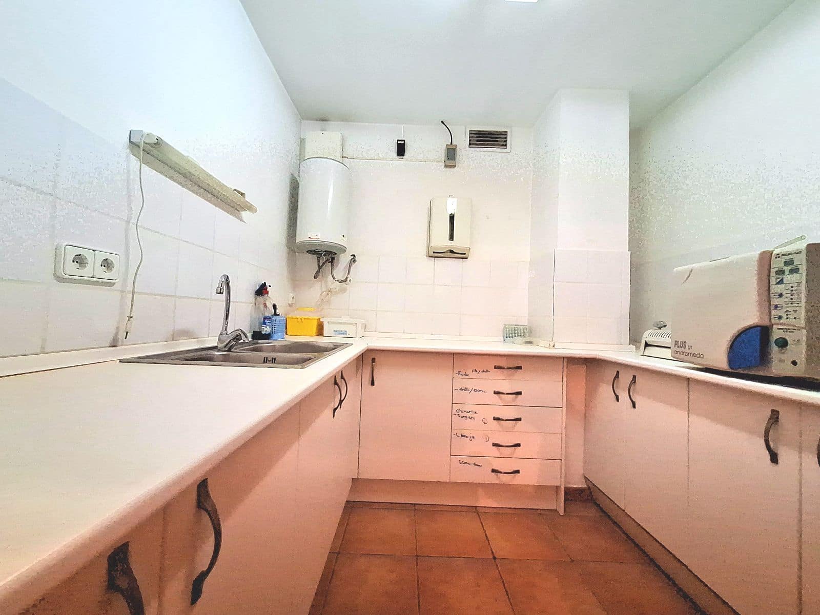 Commercial for sale in Calpe / Calp - € 180,000 (Ref: 8801896)