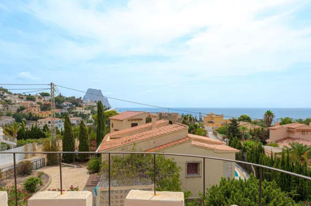 3 bedroom Villa for sale in Calpe / Calp with pool - € 575,000 (Ref: 8801900)