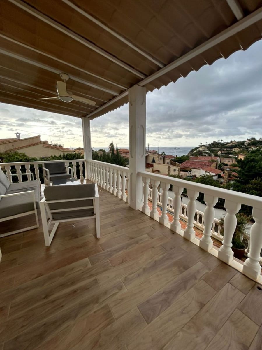 3 bedroom Villa for sale in Calpe / Calp with pool - € 575,000 (Ref: 8801900)