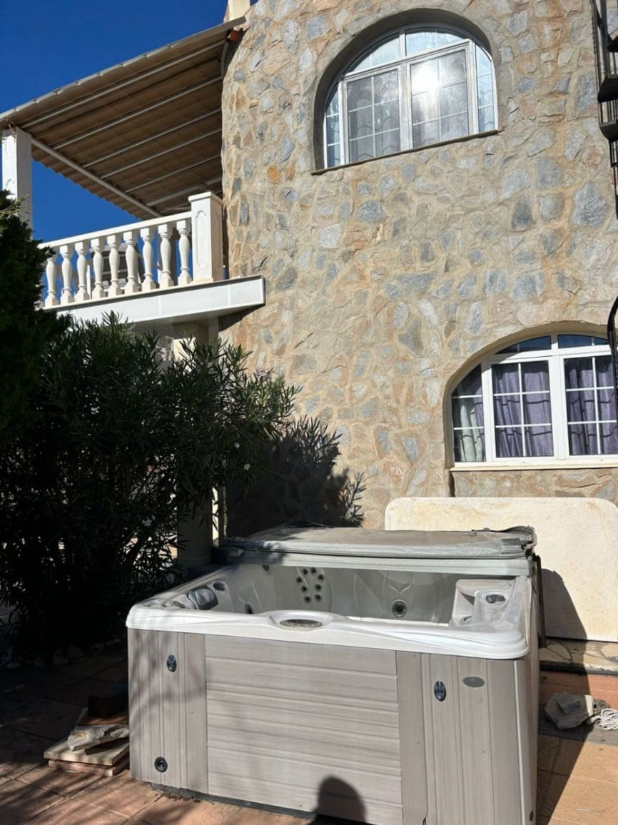 3 bedroom Villa for sale in Calpe / Calp with pool - € 575,000 (Ref: 8801900)