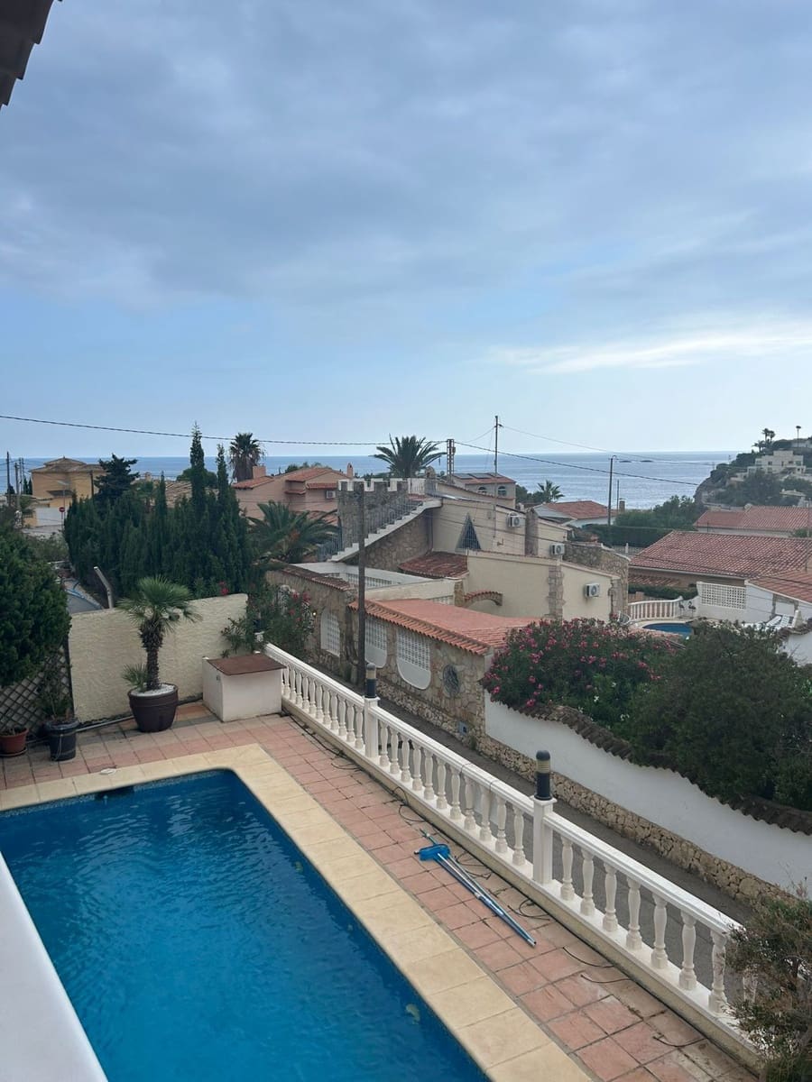 3 bedroom Villa for sale in Calpe / Calp with pool - € 575,000 (Ref: 8801900)