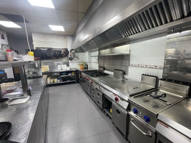 Commercial for sale in Pueblo, Calpe / Calp with garage - € 950,000 (Ref: 8928601)