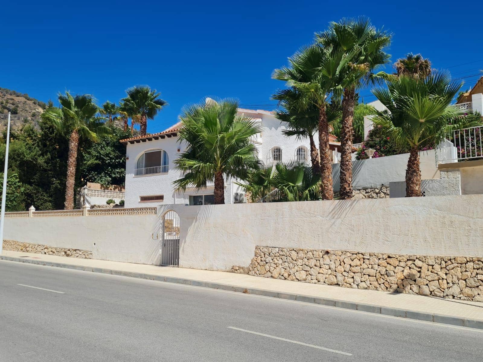 Chalet de 3 habitaciones en Calpe / Calp en venta con piscina garaje - 495.000 € (Ref: 9468605)