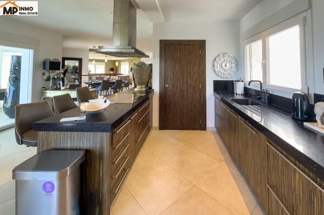 5 soverom Villa til salgs i Paichi, Teulada-Moraira med svømmebasseng garasje - € 2 495 000 (Ref: 9630312)