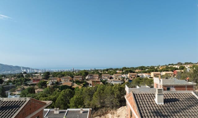 Chalet de 3 habitaciones en La Nucia en venta con piscina - 720.990 € (Ref: 9630315)