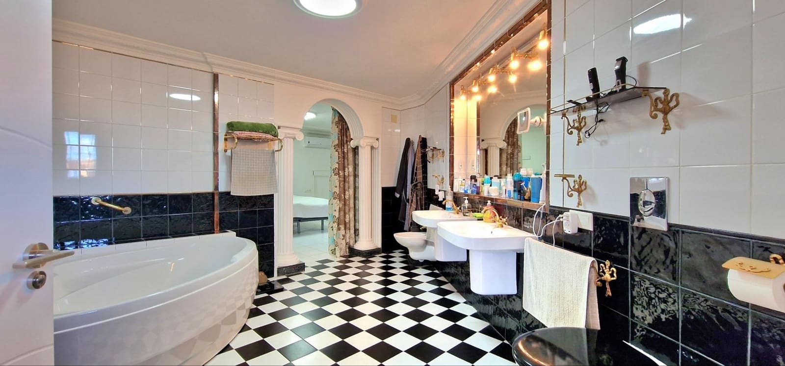 6 bedroom Villa for sale in Calpe / Calp with pool garage - € 890,000 (Ref: 9630318)