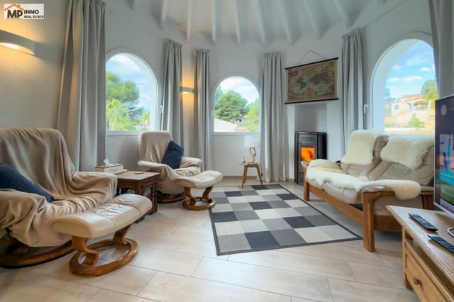 Chalet de 4 habitaciones en Calpe / Calp en venta con piscina garaje - 525.000 € (Ref: 9630325)