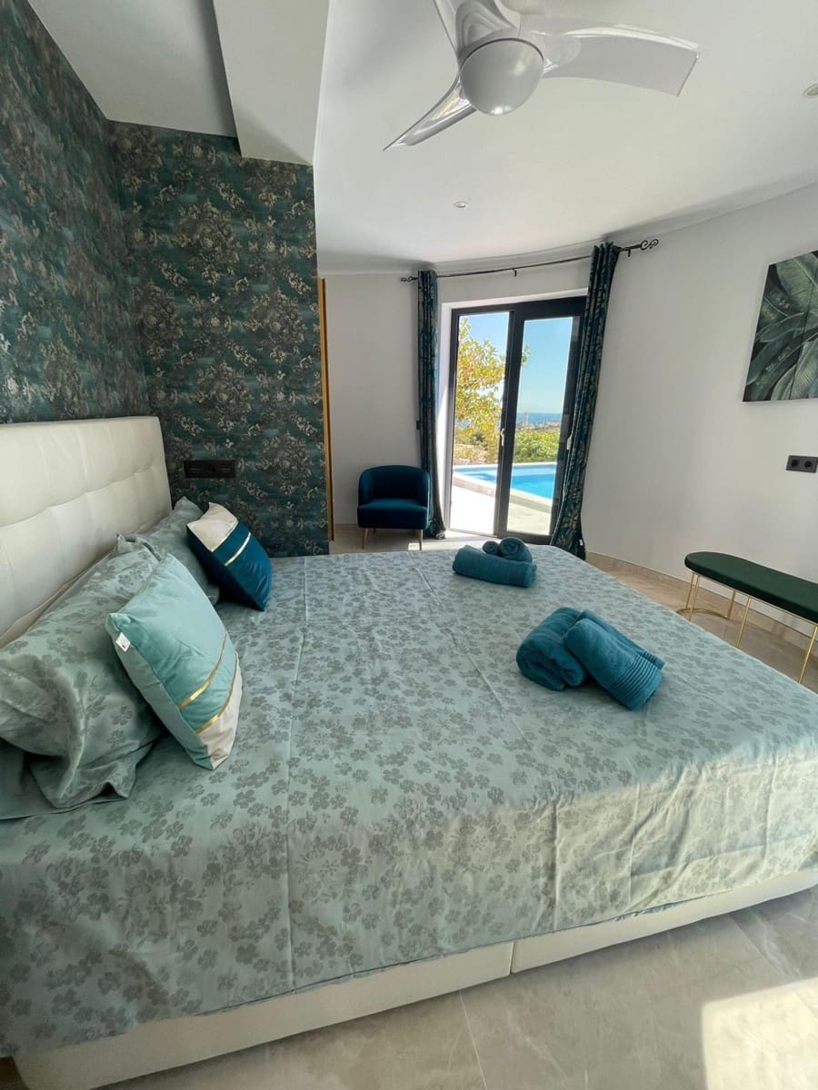 5 bedroom Villa for sale in Calpe / Calp with pool garage - € 1,250,000 (Ref: 9652229)