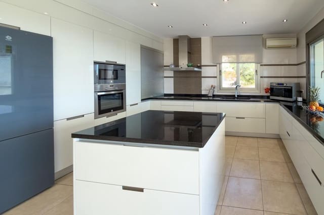 3 soveværelse Villa til salg i Calpe / Calp med swimmingpool garage - € 1.390.000 (Ref: 9770829)