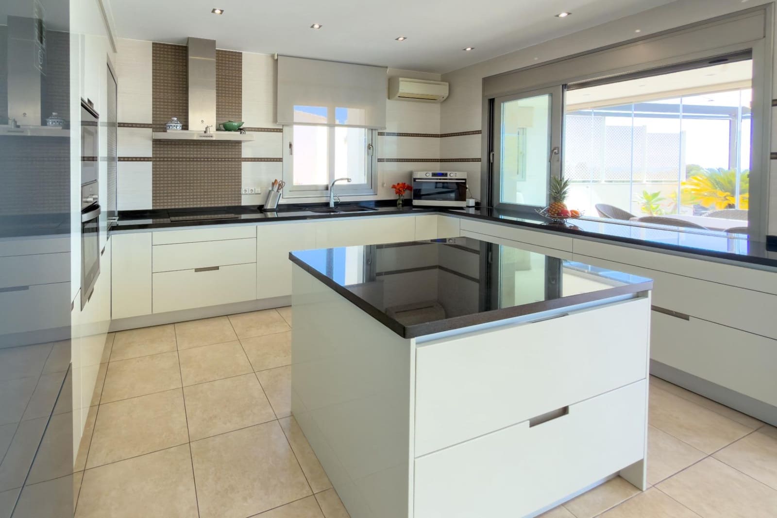 3 bedroom Villa for sale in Calpe / Calp with pool garage - € 1,390,000 (Ref: 9770829)