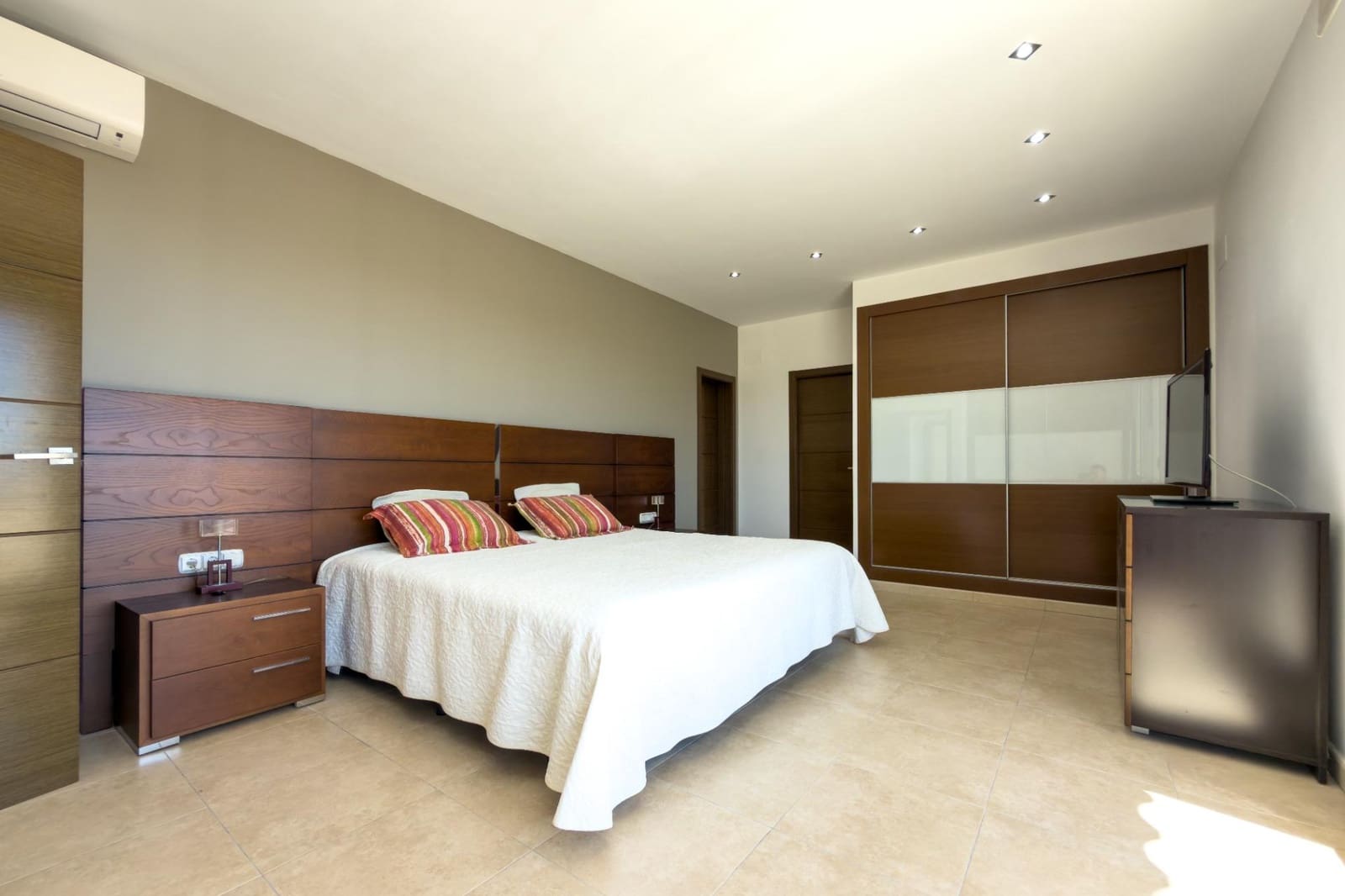 3 bedroom Villa for sale in Calpe / Calp with pool garage - € 1,390,000 (Ref: 9770829)