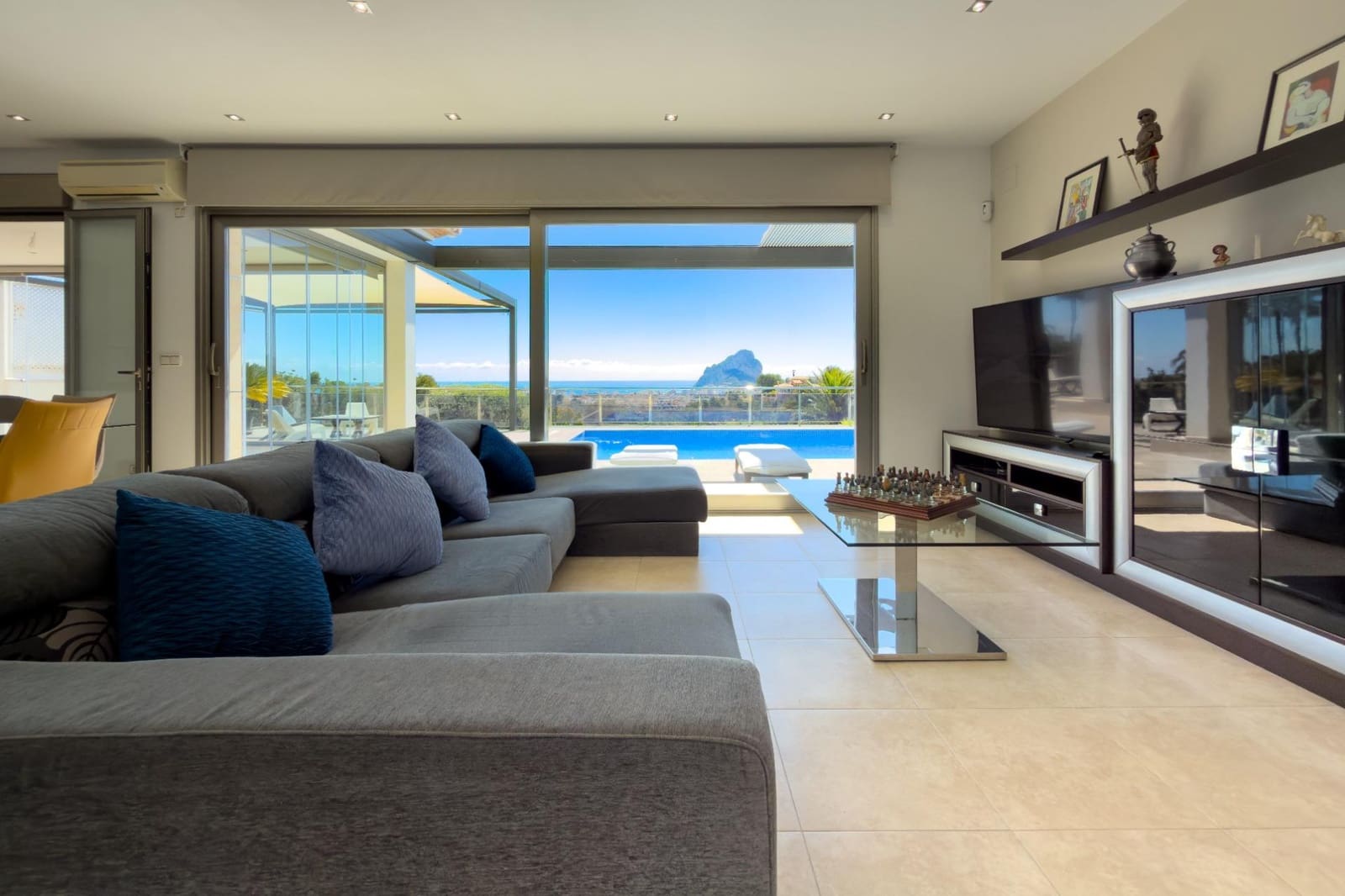 3 bedroom Villa for sale in Calpe / Calp with pool garage - € 1,390,000 (Ref: 9770829)