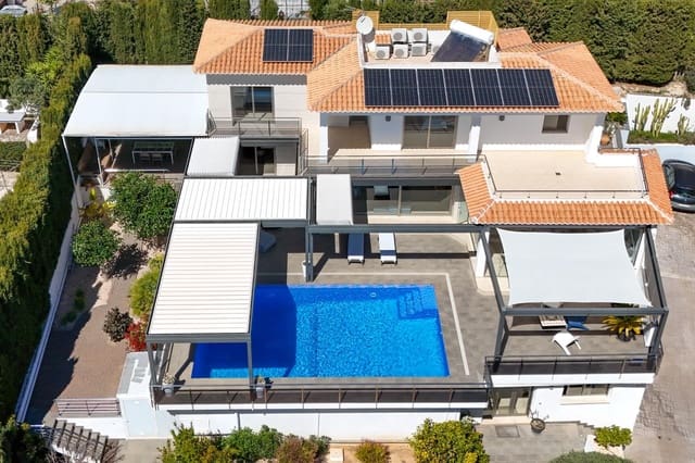 3 soveværelse Villa til salg i Calpe / Calp med swimmingpool garage - € 1.390.000 (Ref: 9770829)