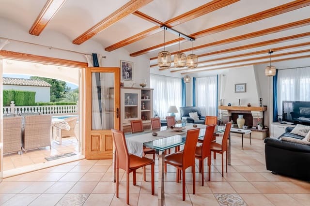 3 soveværelse Villa til salg i Calpe / Calp med swimmingpool garage - € 670.000 (Ref: 9829375)