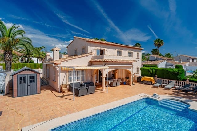 3 soveværelse Villa til salg i Calpe / Calp med swimmingpool garage - € 670.000 (Ref: 9829375)