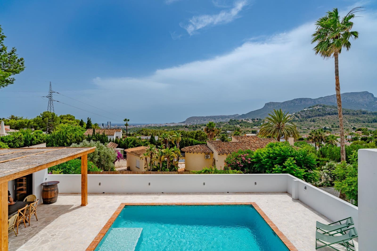 4 bedroom Villa for sale in Calpe / Calp with pool garage - € 925,000 (Ref: 9936565)
