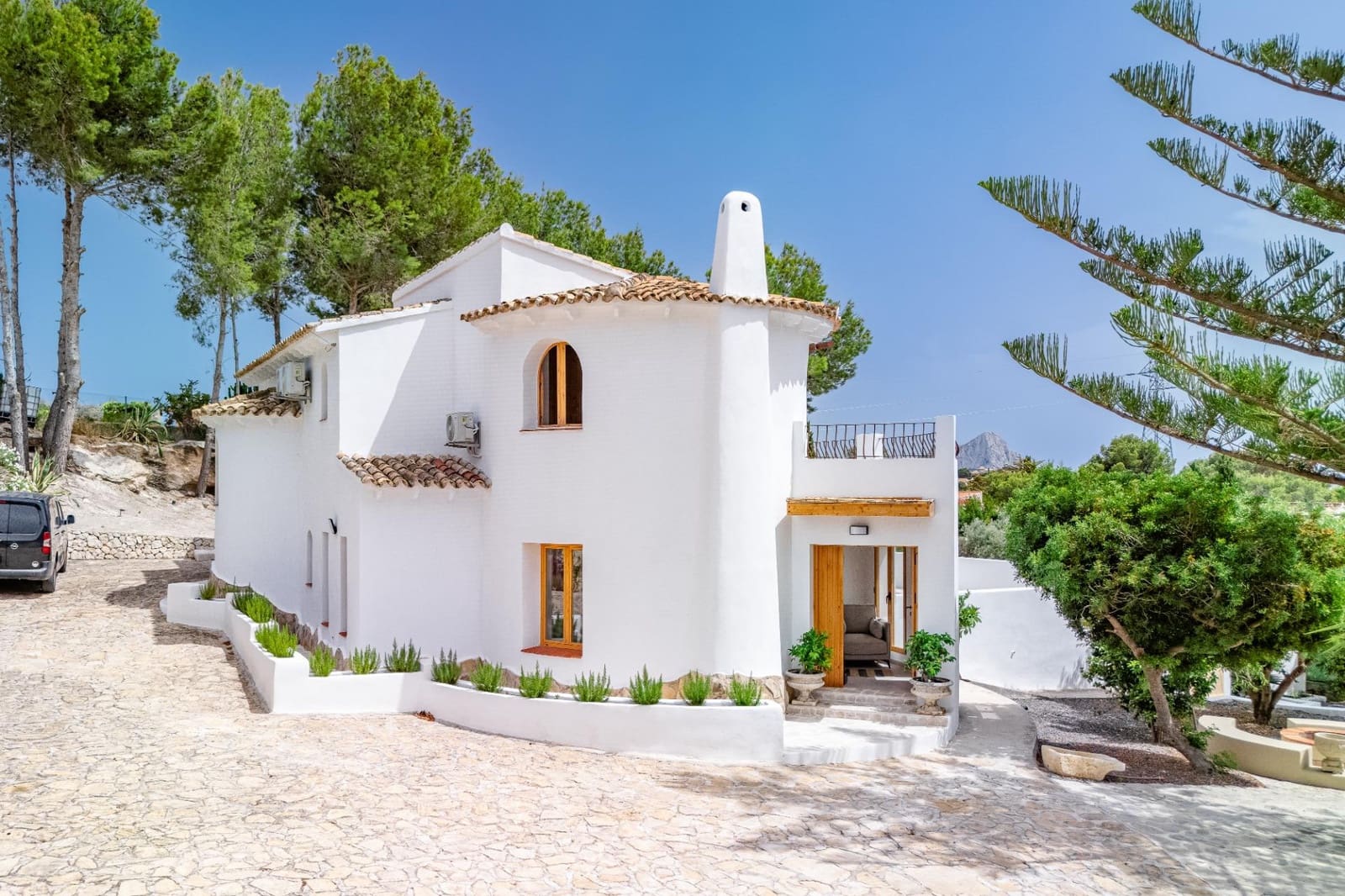 4 bedroom Villa for sale in Calpe / Calp with pool garage - € 925,000 (Ref: 9936565)