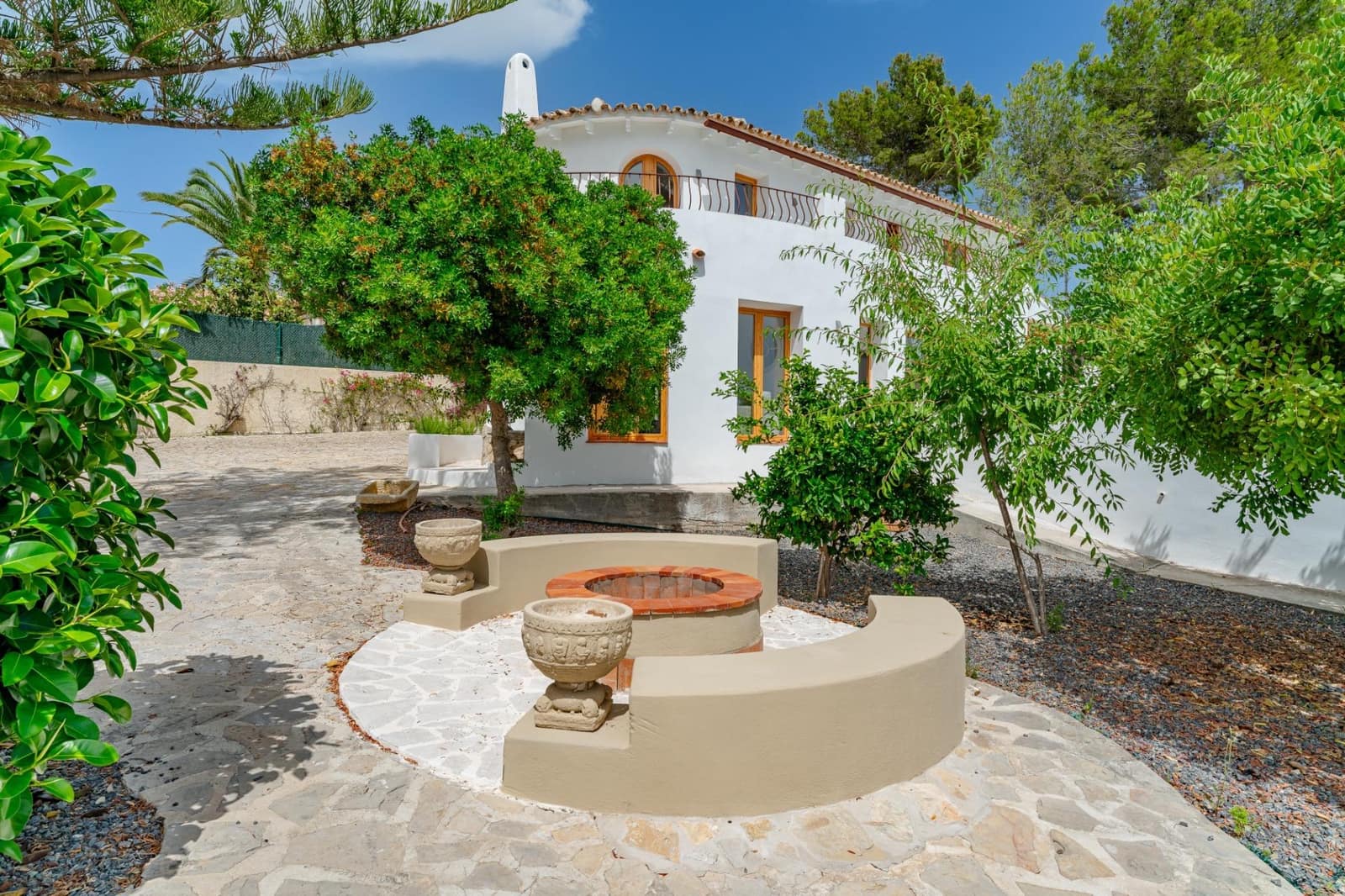 4 bedroom Villa for sale in Calpe / Calp with pool garage - € 925,000 (Ref: 9936565)