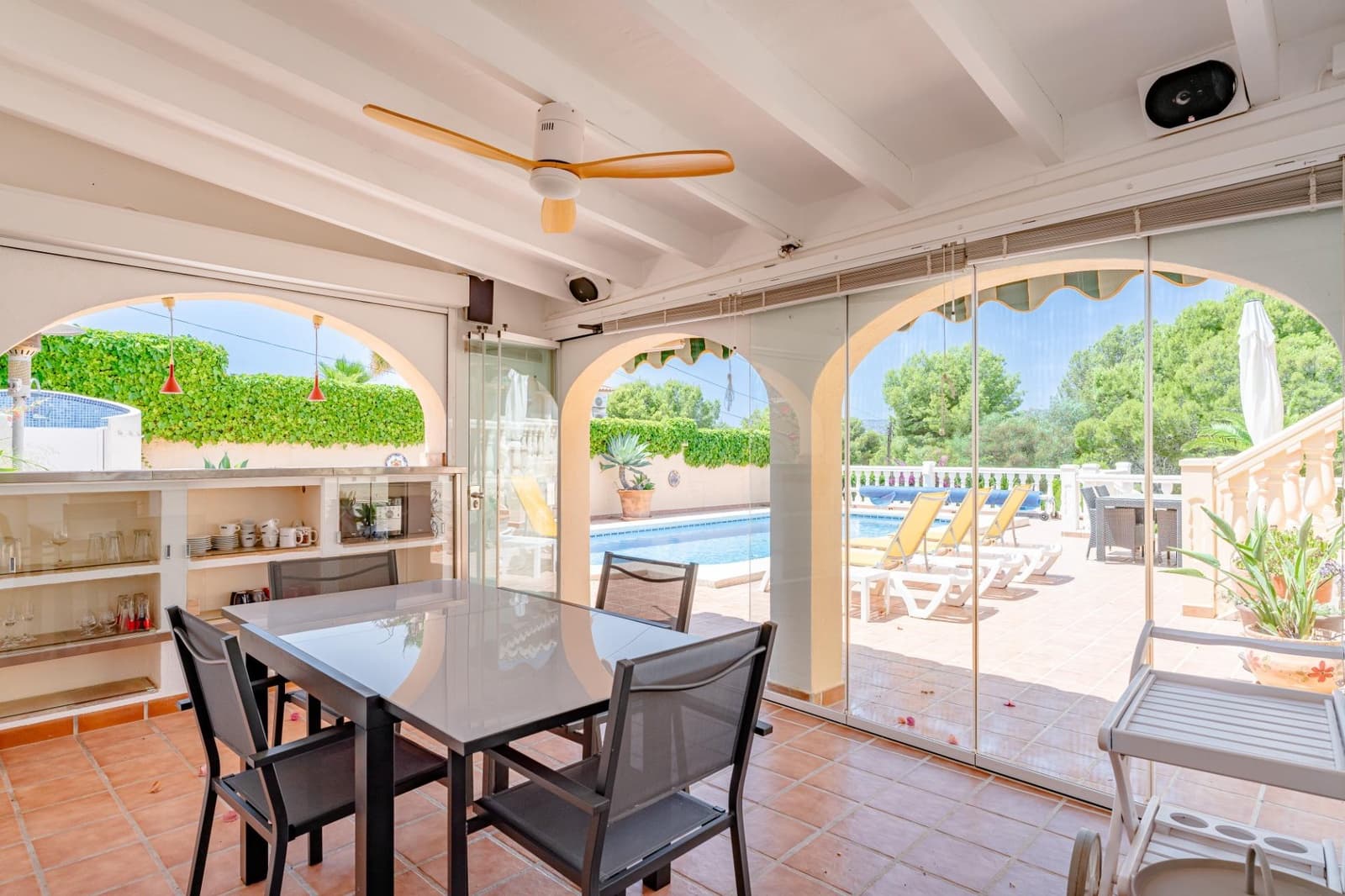 4 Zimmer Villa zu verkaufen in Calpe / Calp mit Pool Garage - 690.000 € (Ref: 9940348)