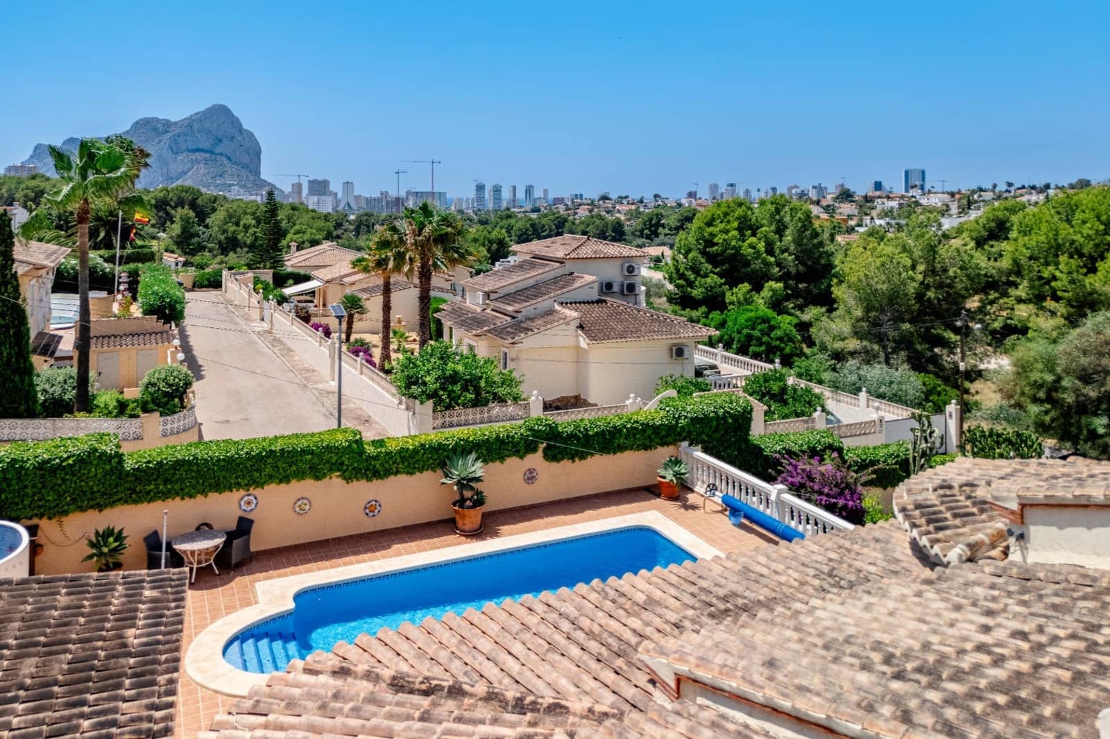 4 Zimmer Villa zu verkaufen in Calpe / Calp mit Pool Garage - 690.000 € (Ref: 9940348)
