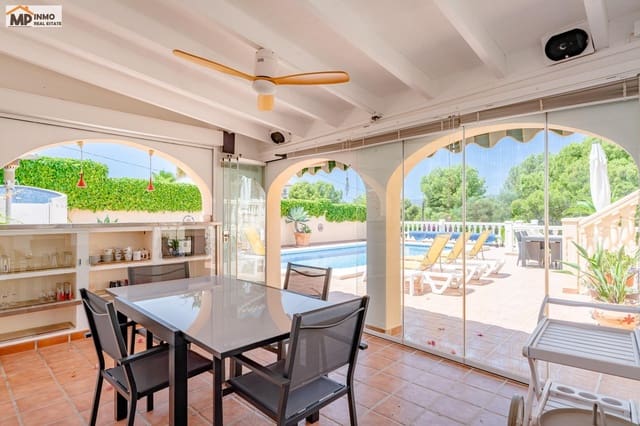 Chalet de 4 habitaciones en Calpe / Calp en venta con piscina garaje - 690.000 € (Ref: 9940348)