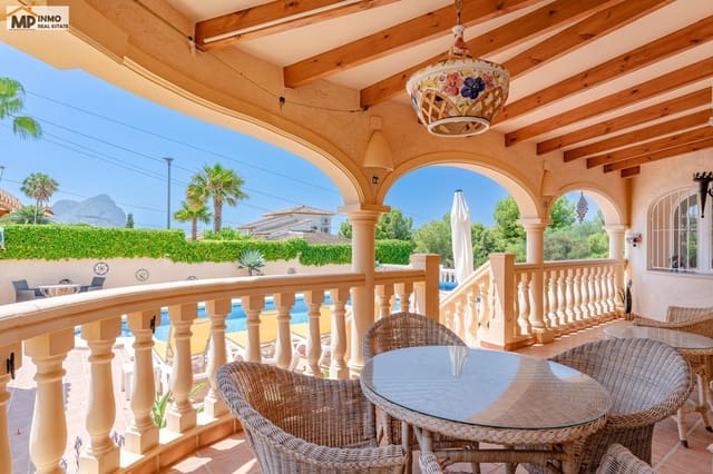 Chalet de 4 habitaciones en Calpe / Calp en venta con piscina garaje - 690.000 € (Ref: 9940348)