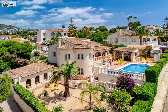 Chalet de 4 habitaciones en Calpe / Calp en venta con piscina garaje - 690.000 € (Ref: 9940348)