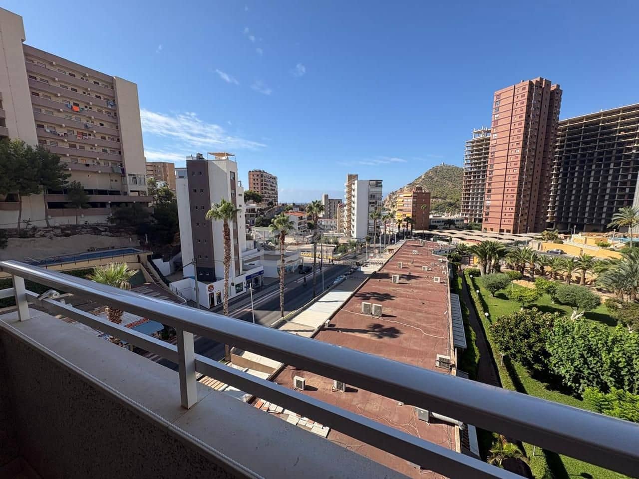 2 quarto Apartamento para arrendar em Benidorm com garagem - 900 € (Ref: 10014872)