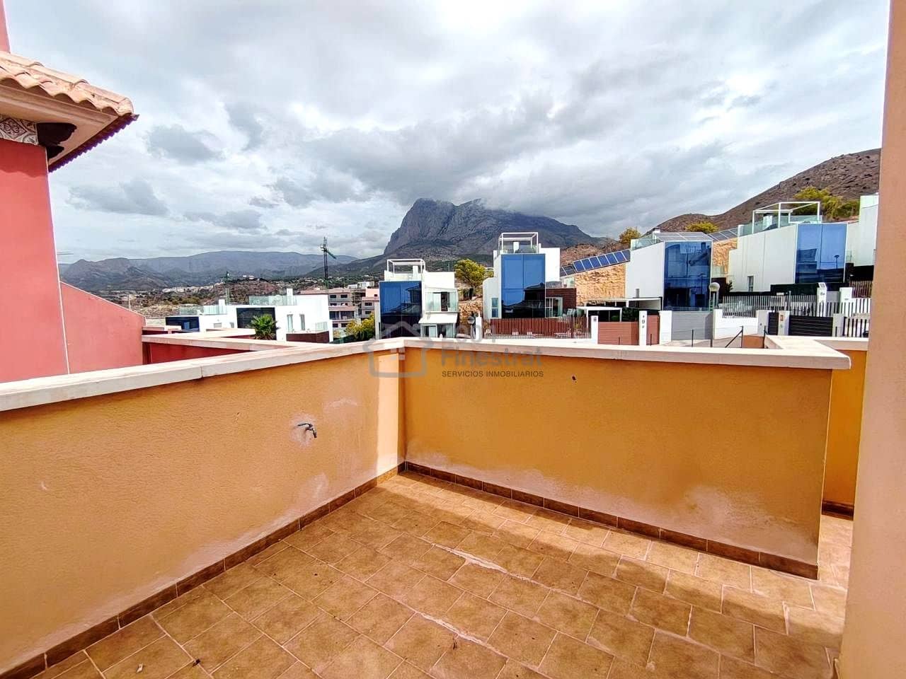 Chalet de 3 habitaciones en Finestrat en venta con piscina - 300.000 € (Ref: 10043724)