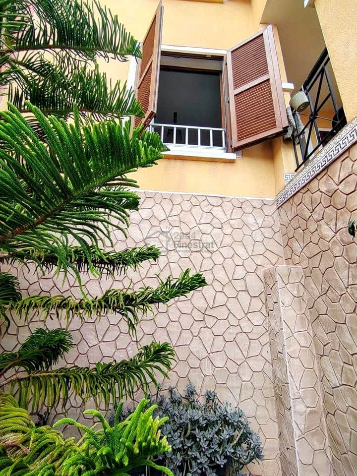 Chalet de 3 habitaciones en Finestrat en venta con piscina - 300.000 € (Ref: 10043724)