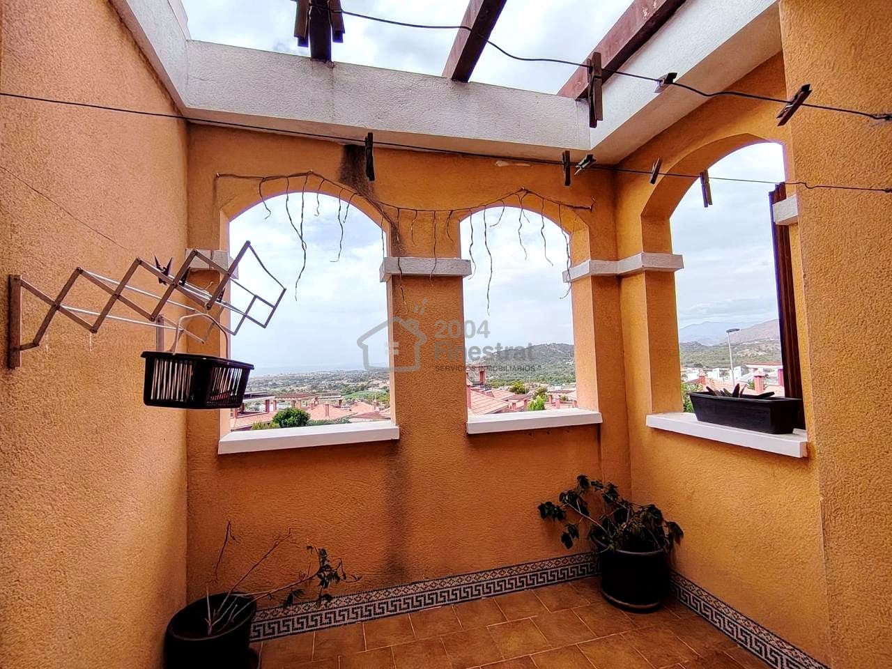 Chalet de 3 habitaciones en Finestrat en venta con piscina - 300.000 € (Ref: 10043724)