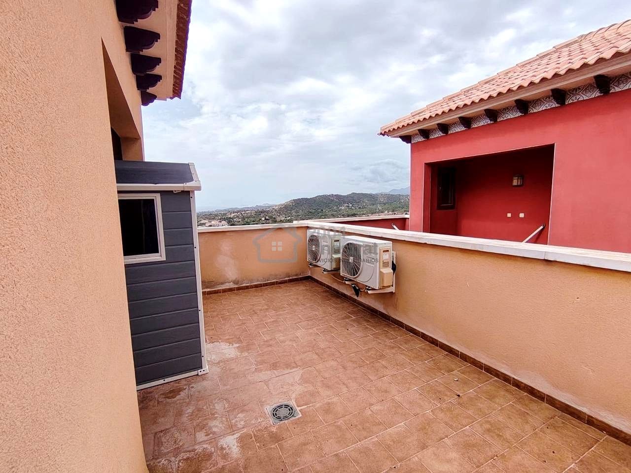 Chalet de 3 habitaciones en Finestrat en venta con piscina - 300.000 € (Ref: 10043724)