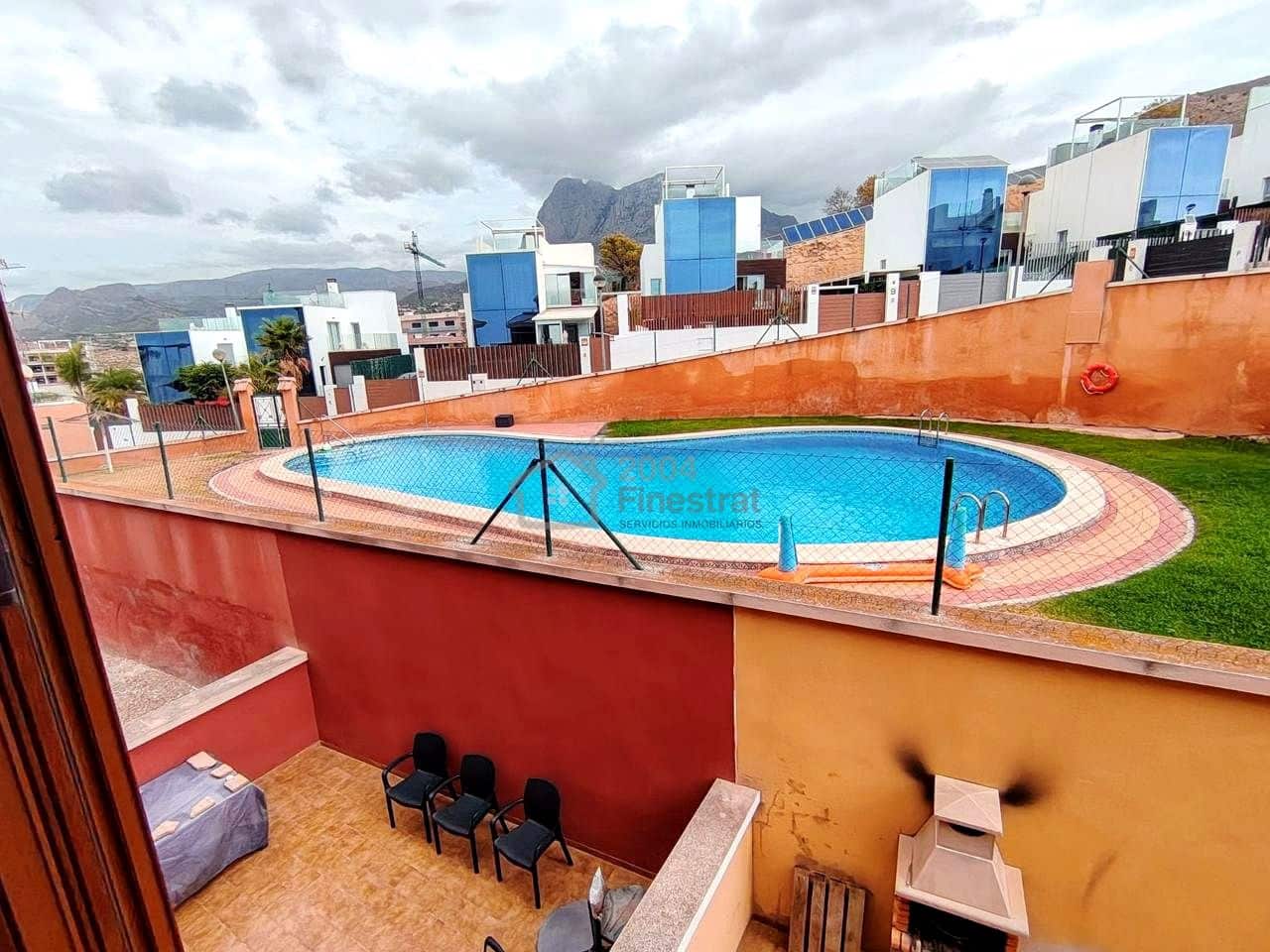 Chalet de 3 habitaciones en Finestrat en venta con piscina - 300.000 € (Ref: 10043724)