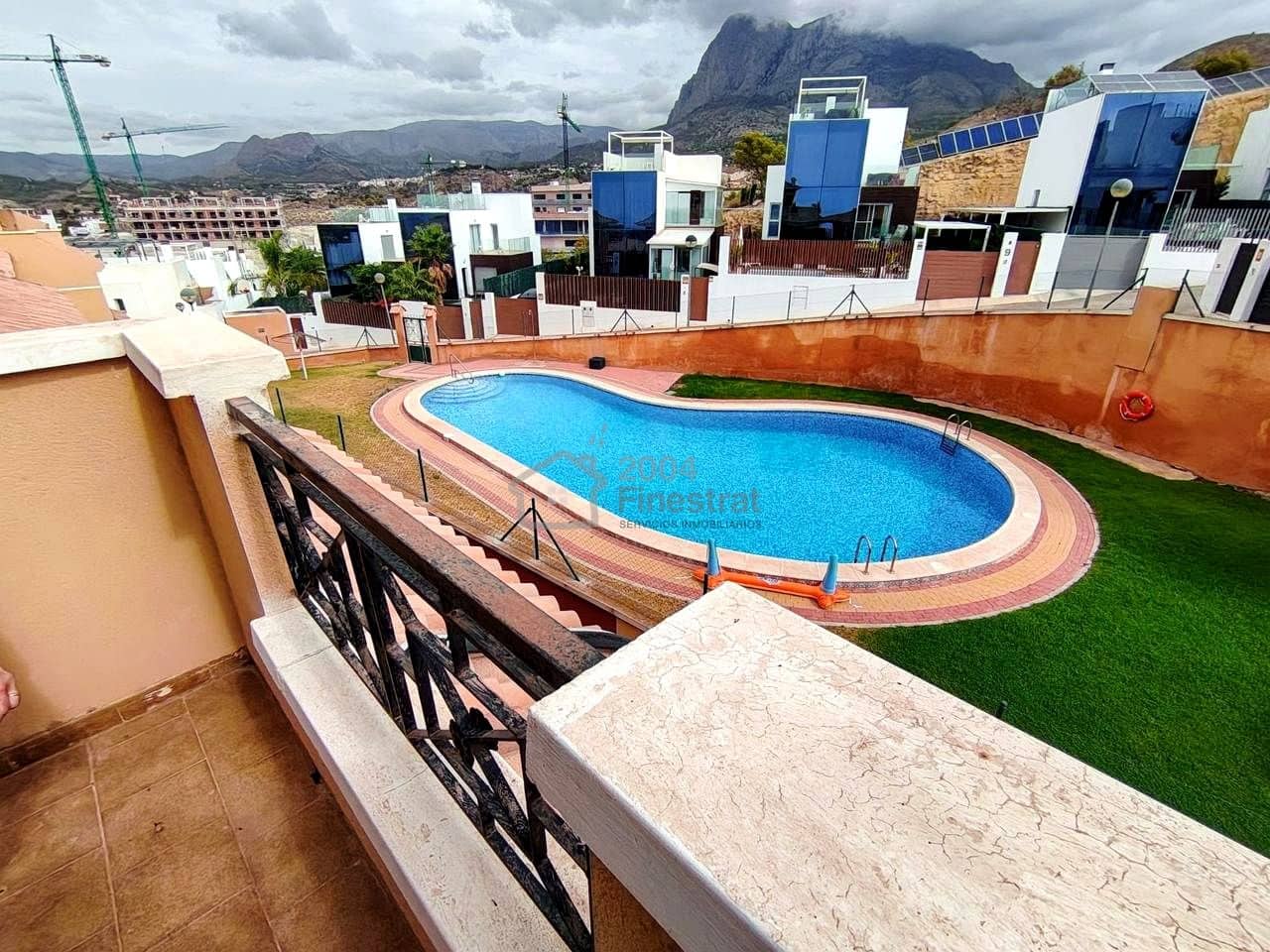 Chalet de 3 habitaciones en Finestrat en venta con piscina - 300.000 € (Ref: 10043724)