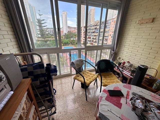 Lejlighed til leje i Playa Poniente, Benidorm med garage - € 800 (Ref: 10135138)