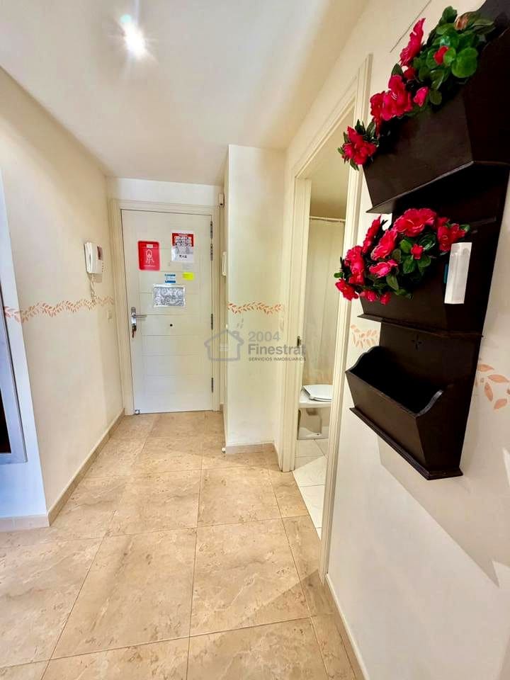 1 bedroom Flat for sale in Benidorm with pool - € 298,000 (Ref: 10184013)