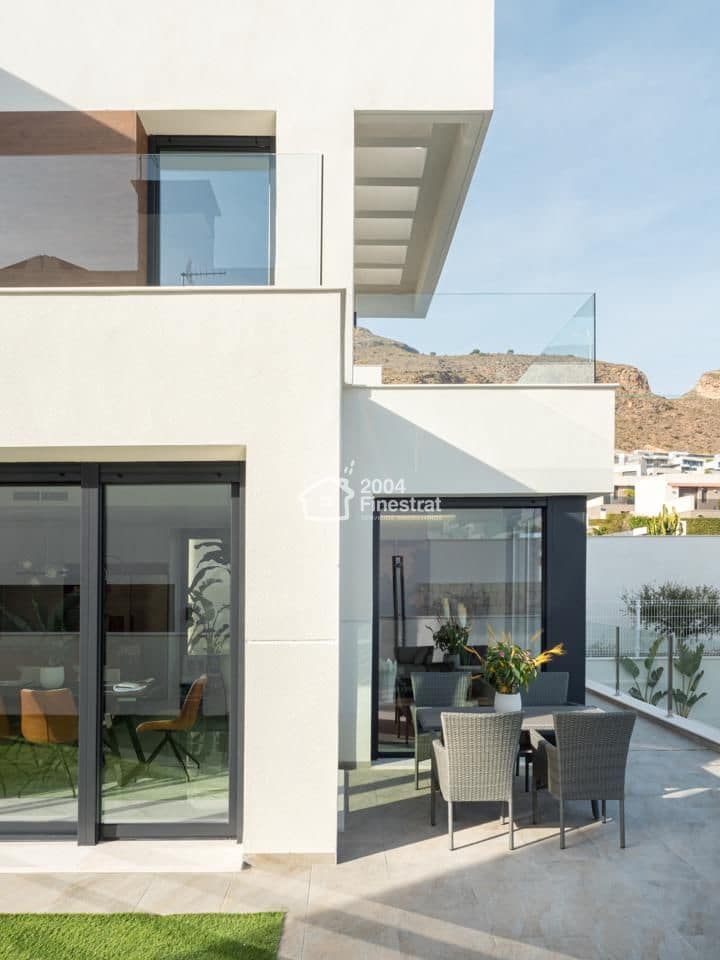 4 quarto Moradia para venda em Finestrat com piscina garagem - 1 049 000 € (Ref: 5618651)